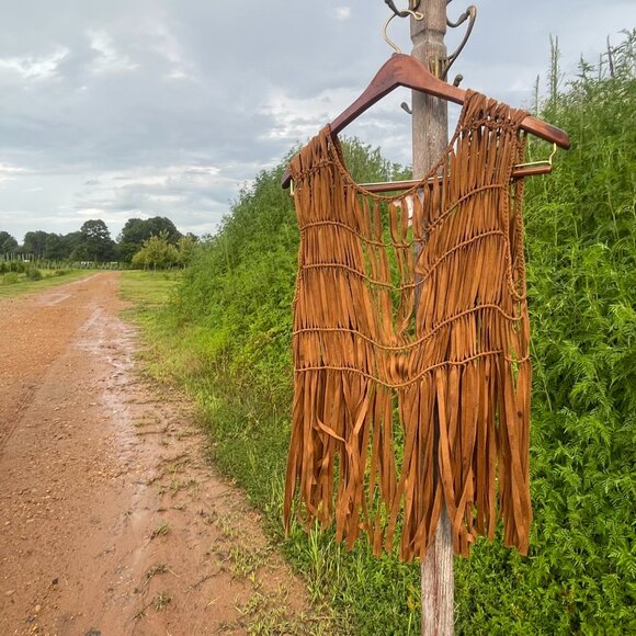 Chico's Sz. 0 (Small/4) Waterfall Fringe Brown Faux Suede Boho Macrame Vest - Picture 11 of 16